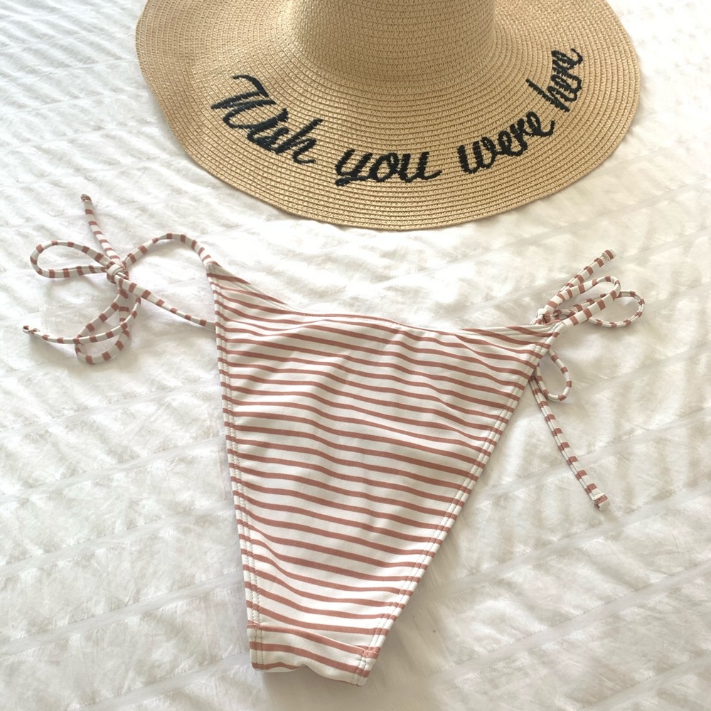 🆕 Striped String Bikini Bottoms 👙